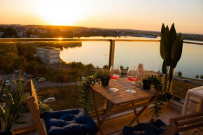 Cozy Special Lake View Residence